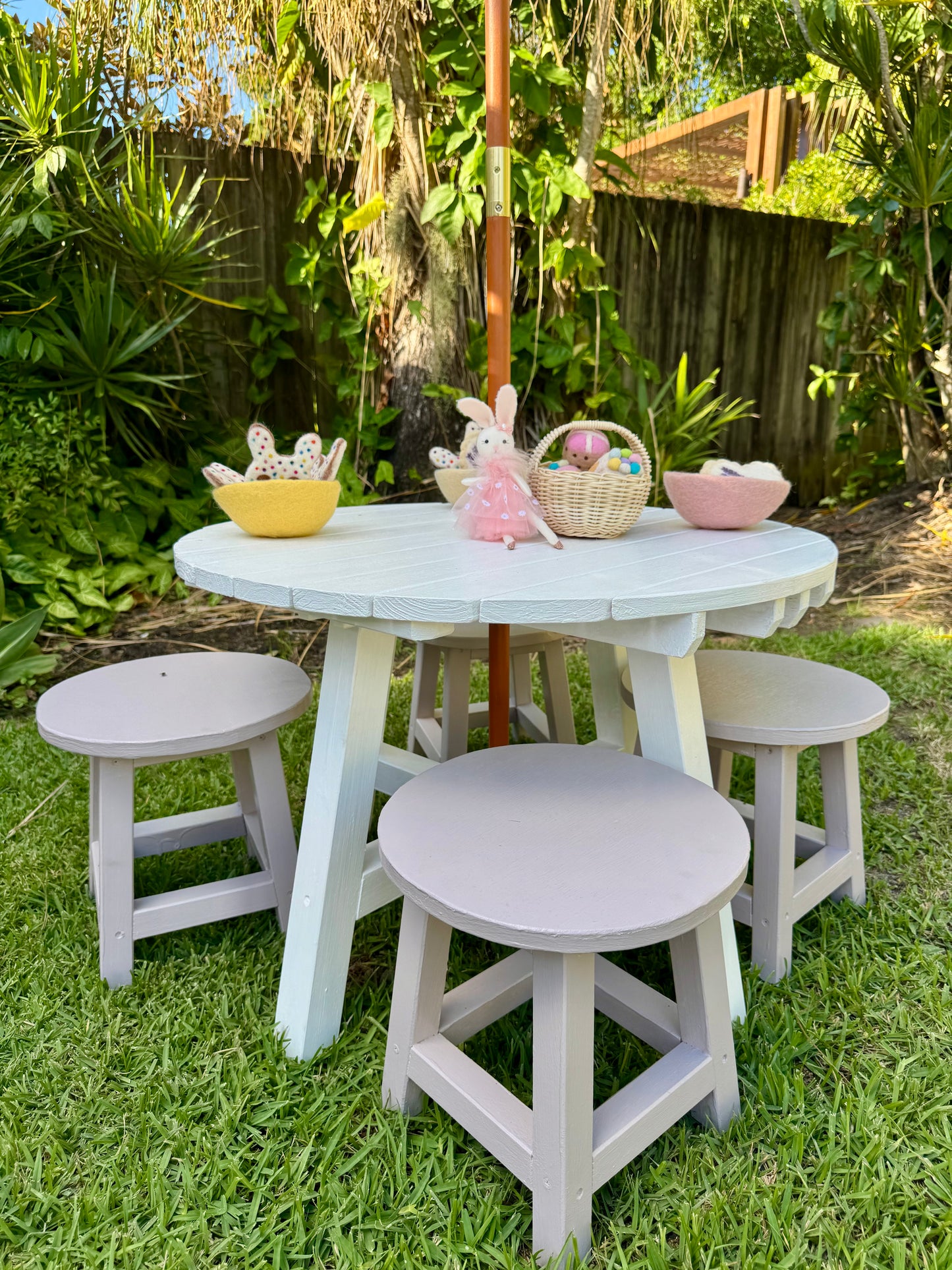 Round Picnic Table - Navy/White umbrella - Hide & Seek Kids - Picnic_Round