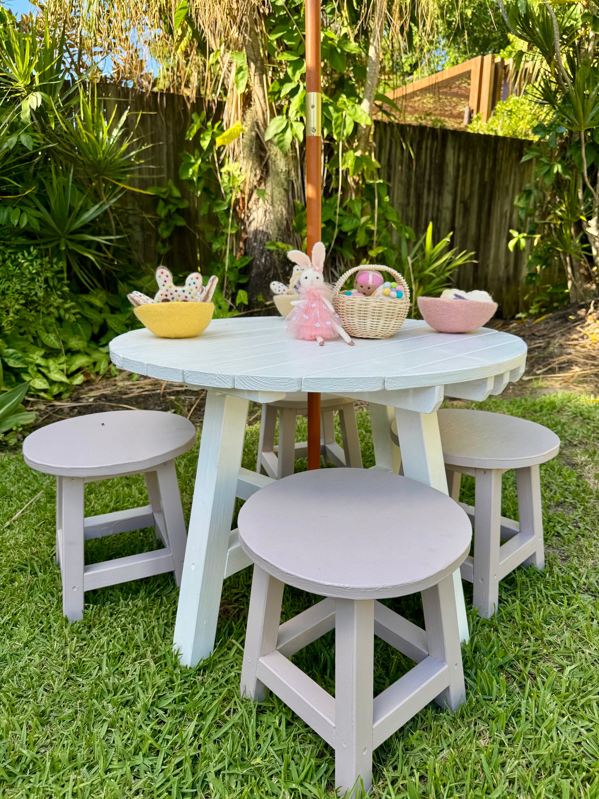 Round Picnic Table - Navy/White umbrella - Hide & Seek Kids - Picnic_Round