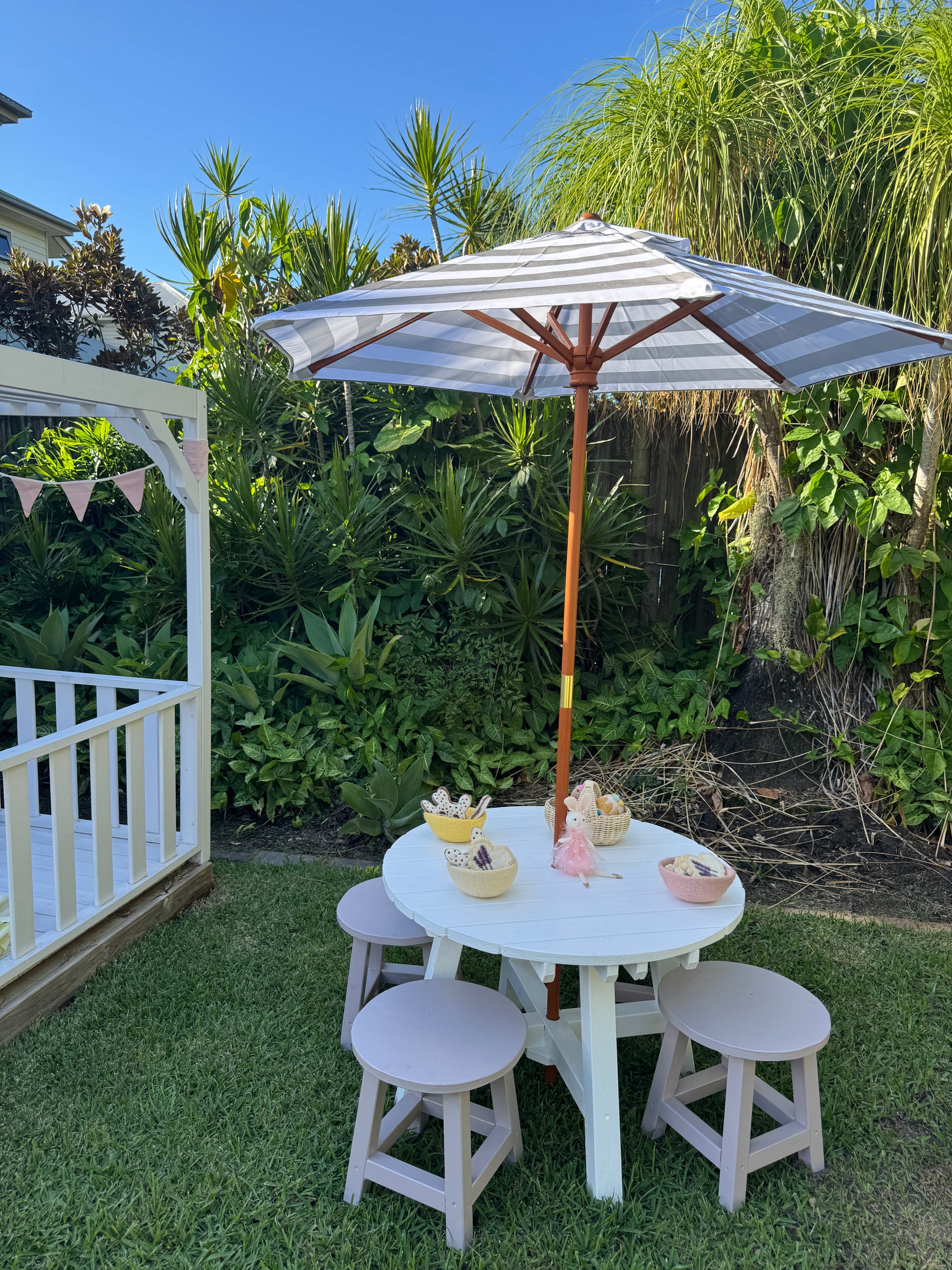 Round Picnic Table - Navy/White umbrella - Hide & Seek Kids - Picnic_Round