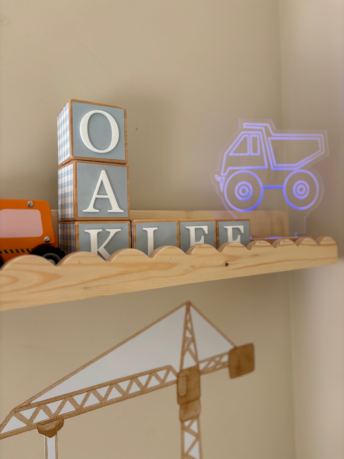 Lulu Scalloped Wall Shelf