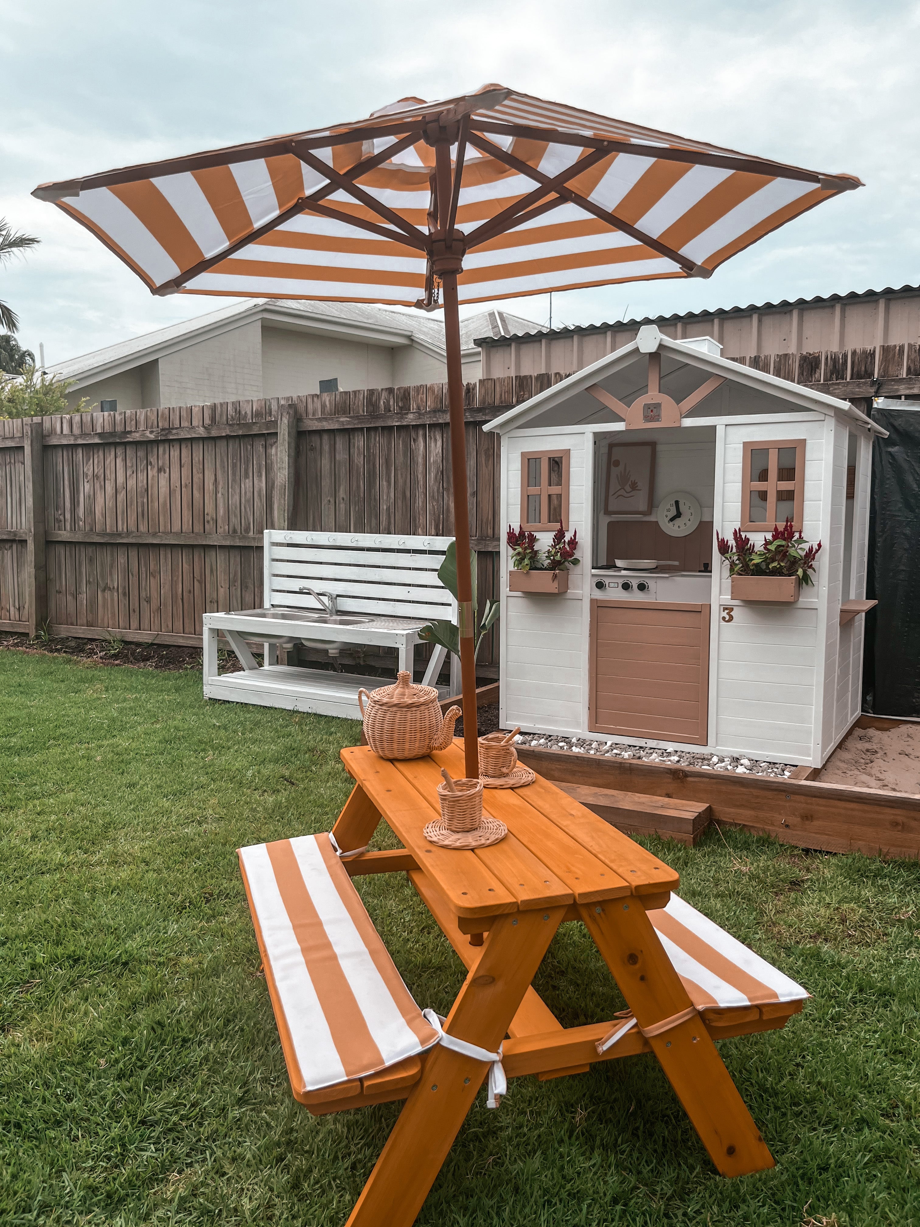 Kids picnic deals table with umbrella