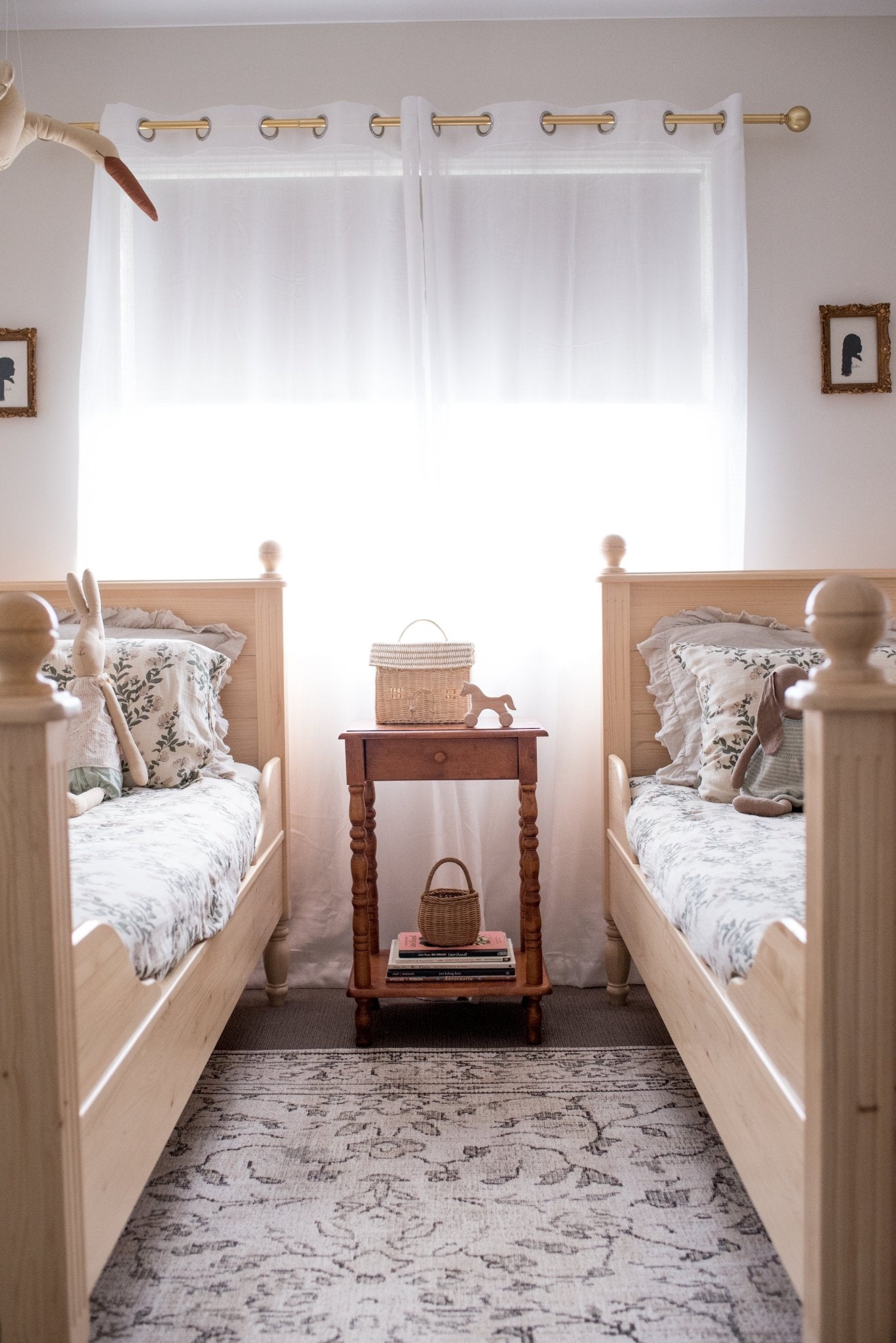 Estelle Vintage Kids Bed - Hide & Seek Kids - Estelle_SNG_White