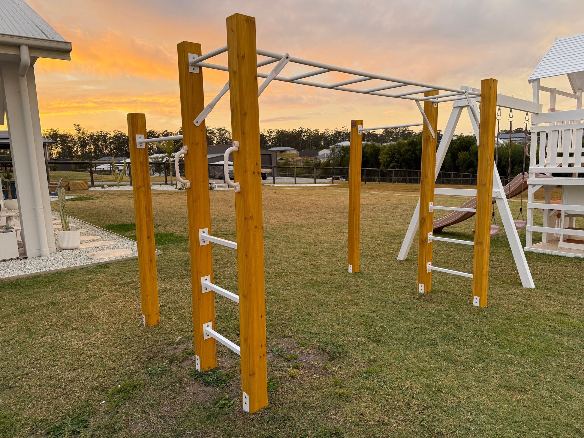 Monkey Bars - Hide & Seek Kids