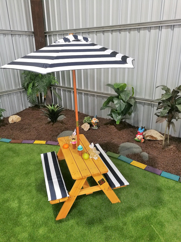 Backyard picnic deals table with umbrella