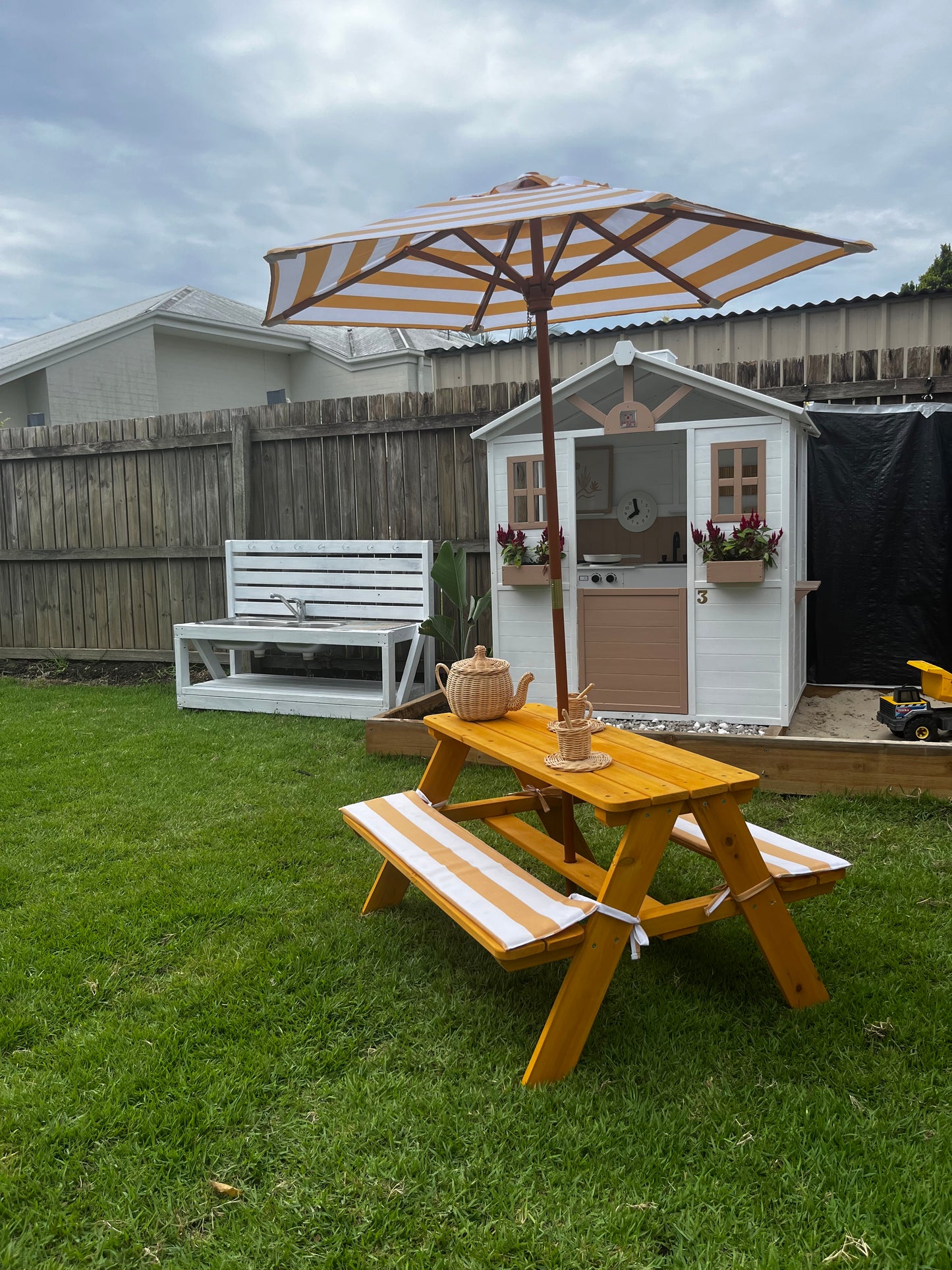 Picnic Table - Umbrella & Cushions